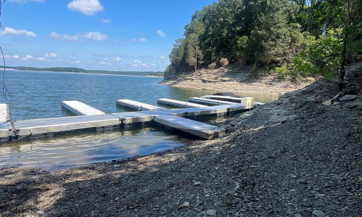 Scottsville House | Luxury Lake House w/DOCK. DIRECT LAKE ACCESS/Tennis/PICKLEBALL/Basketball Court