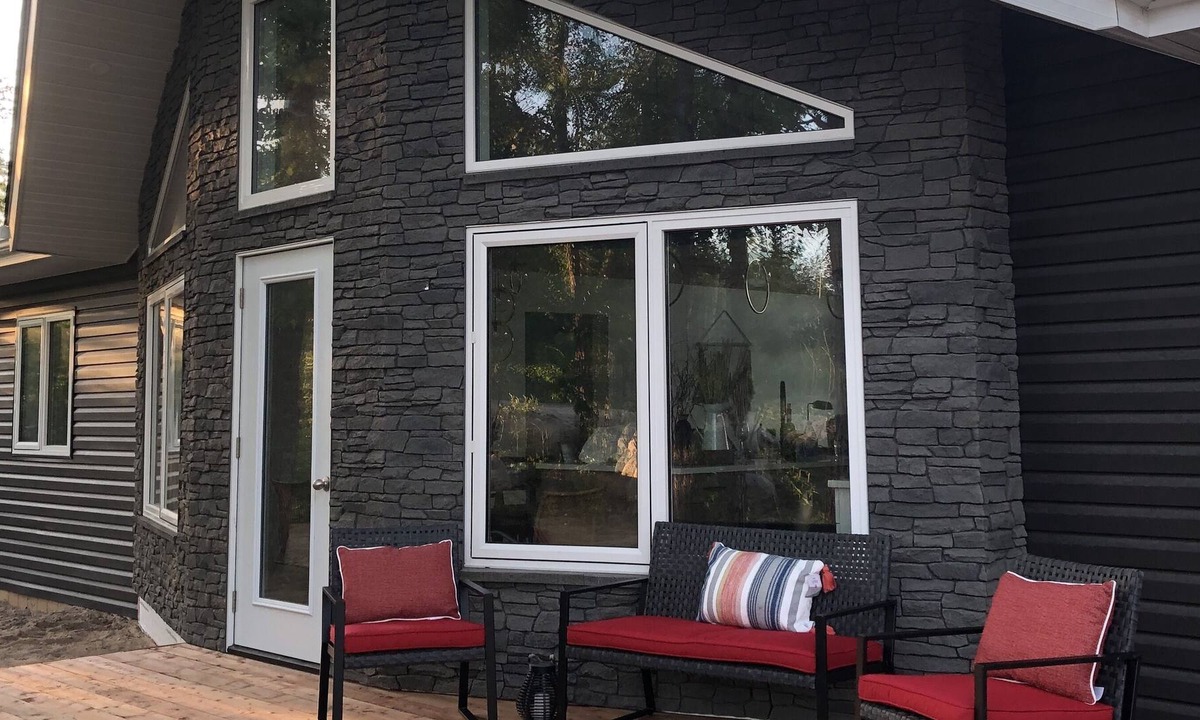 Hillside Beach Cottage | Luxury Lake Life at Hillside Beach