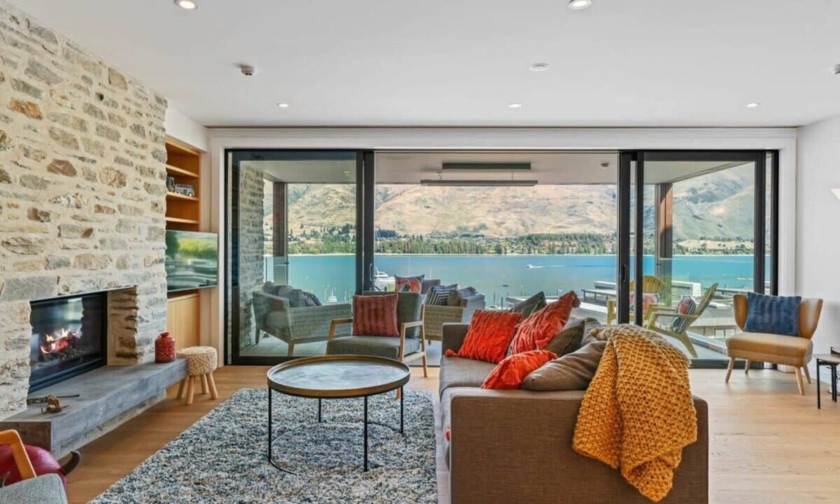 Wanaka Apartment | Luxury Lake View Summ