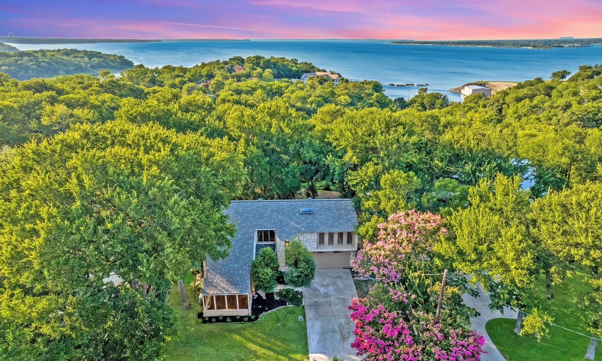 Denison Villa | Luxury Lake View Villa Near Eisenhower State Park