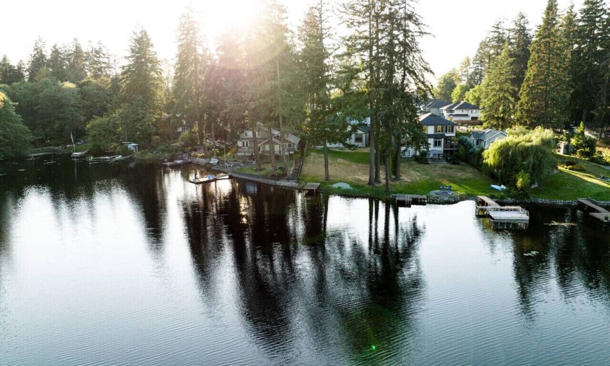 Lakeland South House | Luxury Lake Waterfront Friendly Retreat