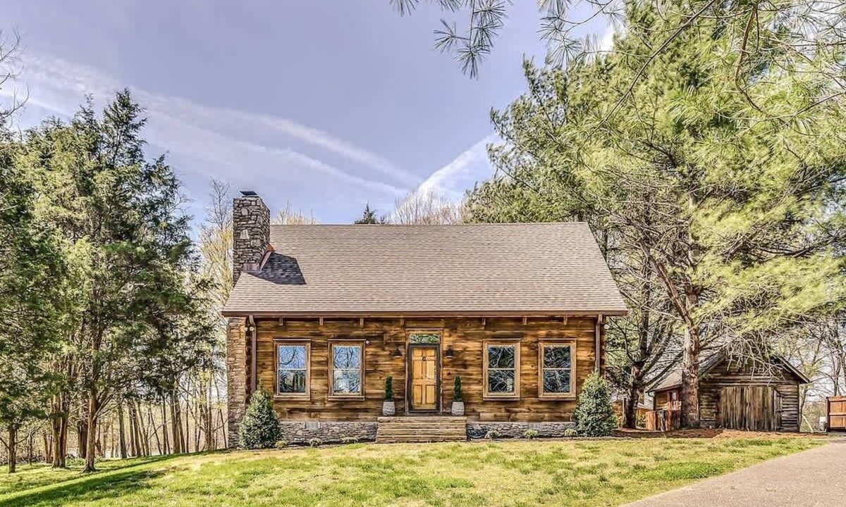 Castalian Springs Cabin | Luxury Lakefront Cabin