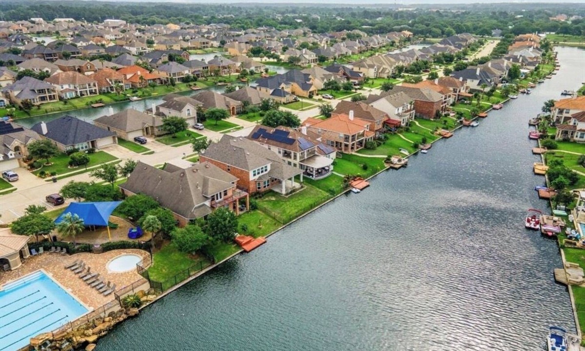 Sydney Harbour Villa | Luxury Lakefront : 10+ Guests : World Cup, Family & Corporate Friendly