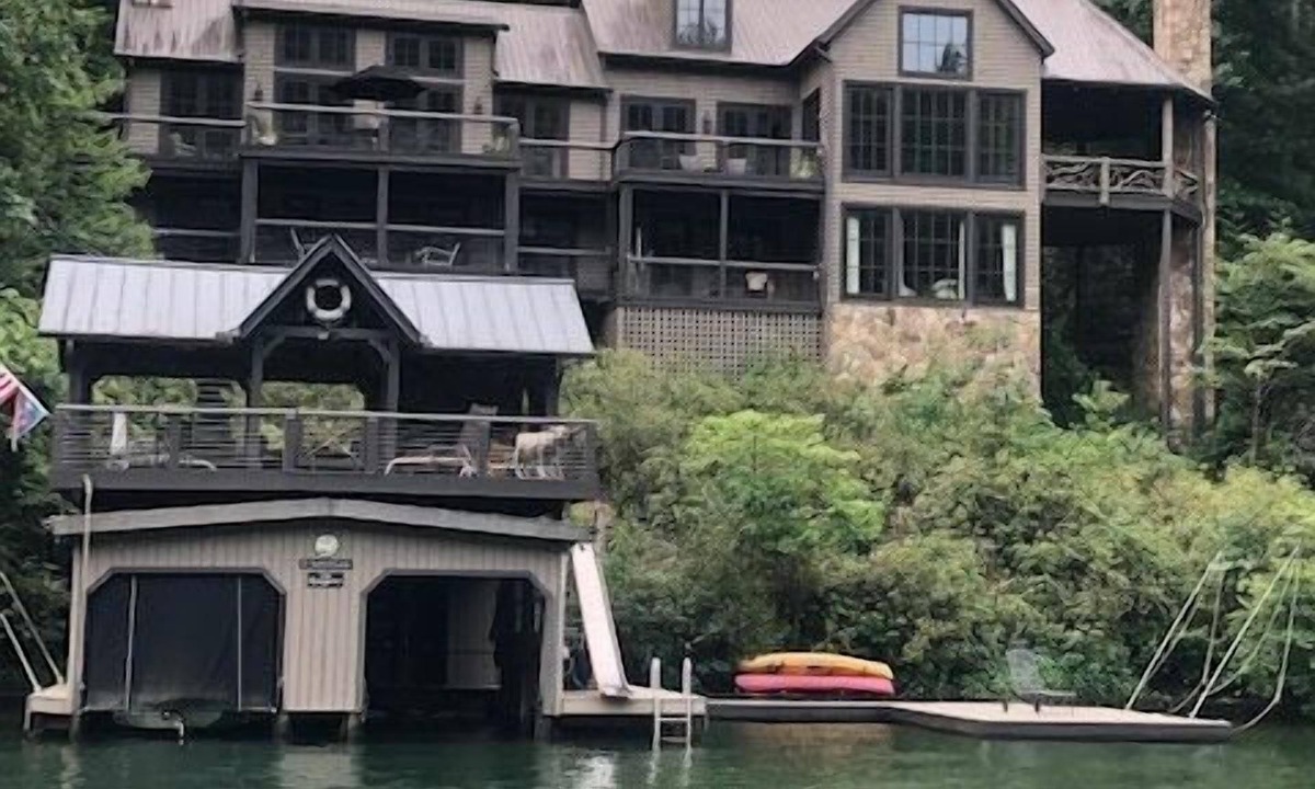 Lakemont House | LUXURY LAKEFRONT 6 BR HOME -LIGHT & BRIGHT-"HIGH 5"