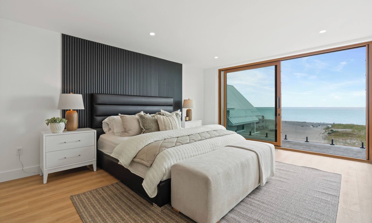 Port Stanley House | Luxury Lakefront Retreat | Private Sandy Beach | Walk to Downtown Port Stanley
