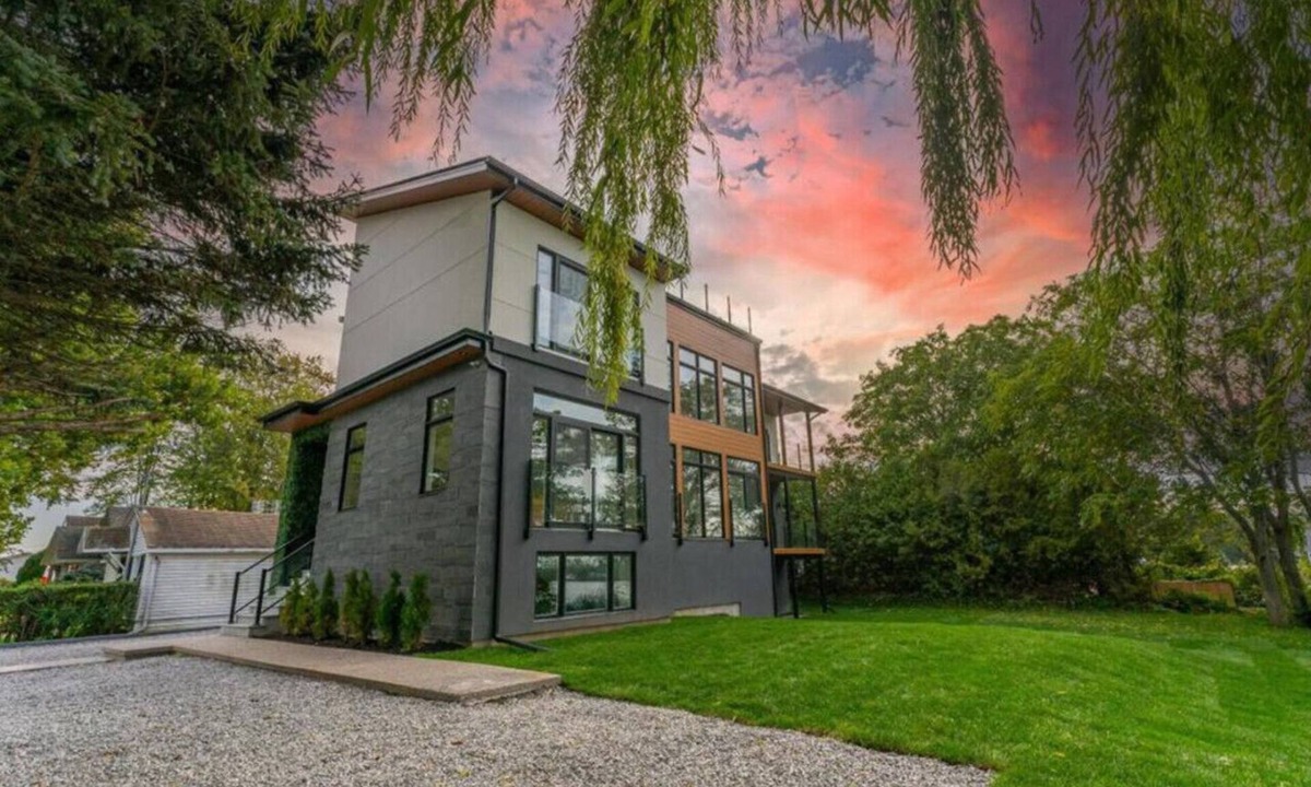 Port Weller House | Luxury Lakefront Villa with Sauna sleeps 10ppl