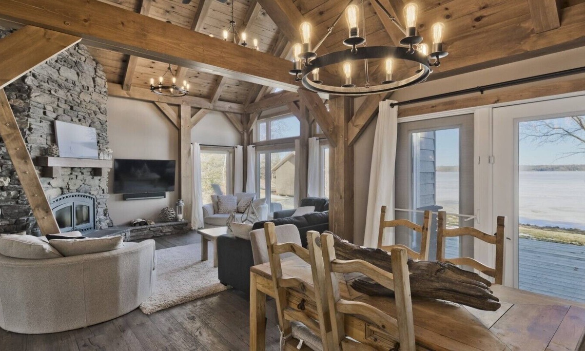 Caddy Lake Cottage | LUXURY LAKEFRONT COTTAGE