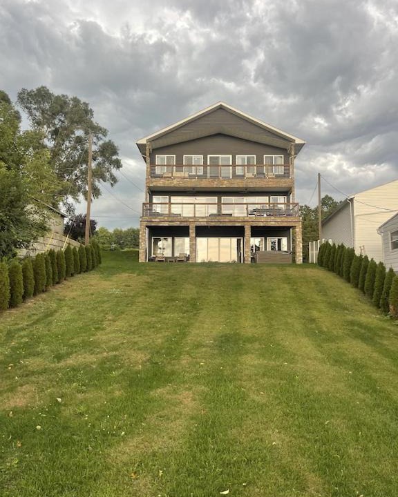 Brighton House | Luxury Lakefront for Entertaining!