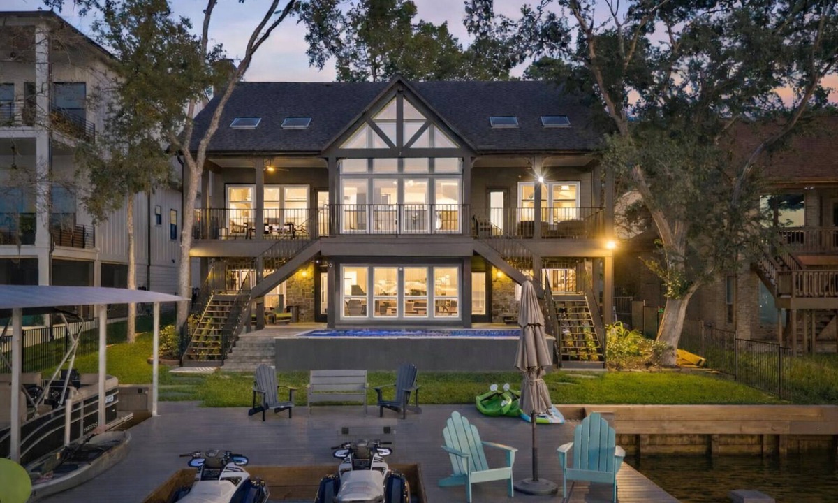 Walden on Lake Conroe House | Luxury Lakefront: Gameroom, Pool, Spa, Amenities! Sleeps 16 - Family Friendly!