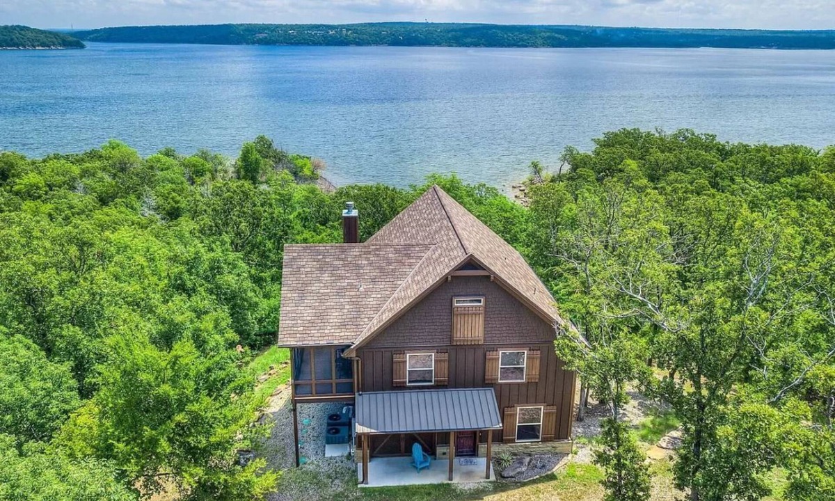 Hoyt House | Luxury Lakefront Home w/Stunning Views, Steps to Lake and Private Cove