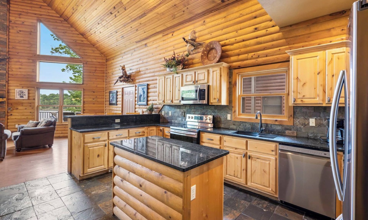 Lampe Cabin | Luxury Lakefront Resort Chalet | 2 Pools | FREE Amenities | Dock | MiniGolf | Waterslide
