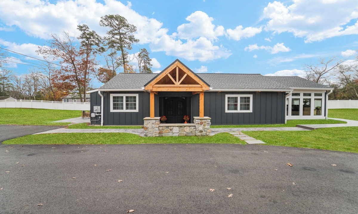 Franklinville House | Luxury Lakefront Retreat, Private Waterfront, Sunsets & Serenity