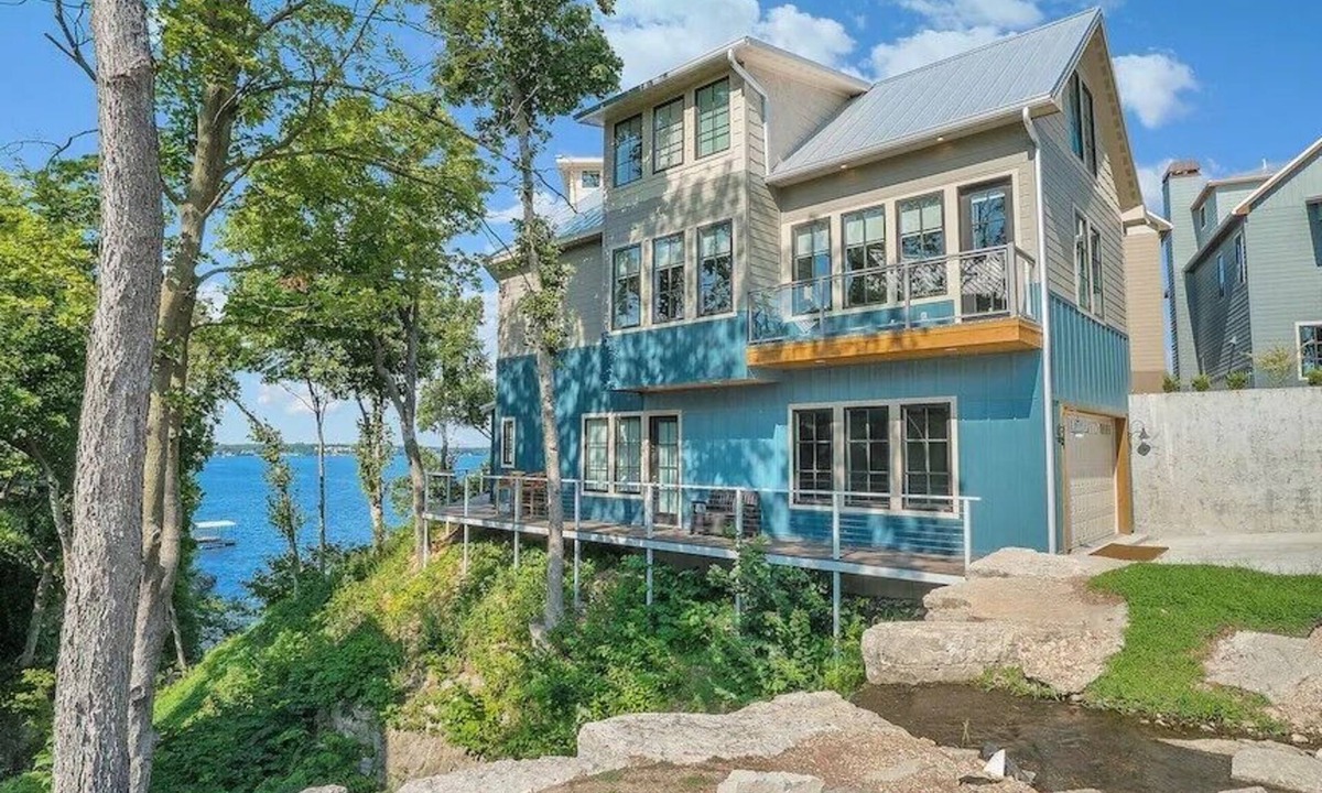 Vinita House | Luxury Lakehouse,Dock,Firepit,Waterfall, Pontoon