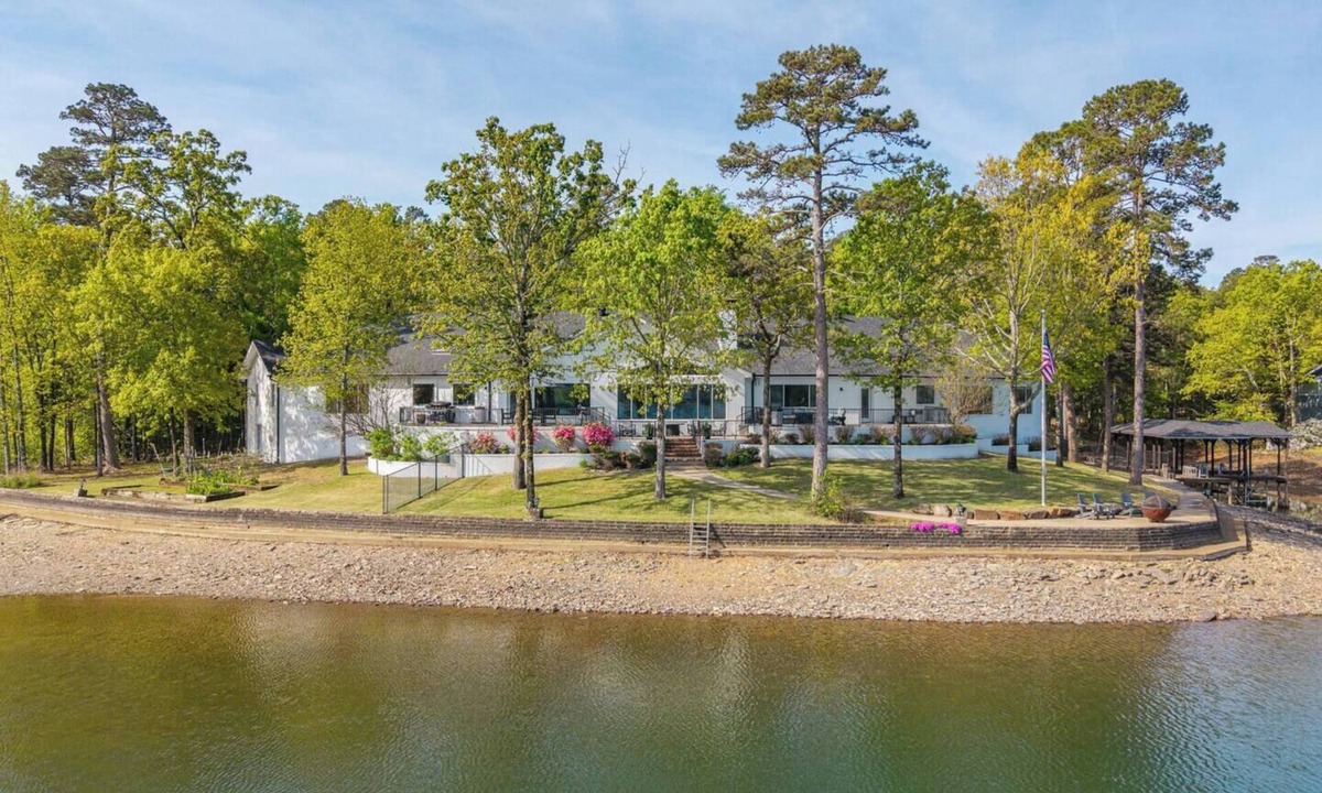 Hot Springs Village House | Luxury Lakehouse with 180° Lake Views
