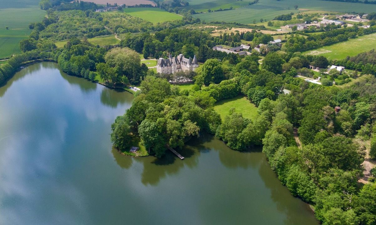 Grez-Neuville Other | Luxury Lakeside Castle, Onsite Pool, Tennis & Golf, 100 + Acre Park, Weddings