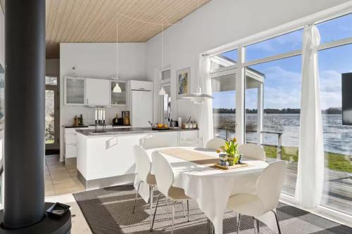 Havelse Apartment | Luxury Lakeside Retreat