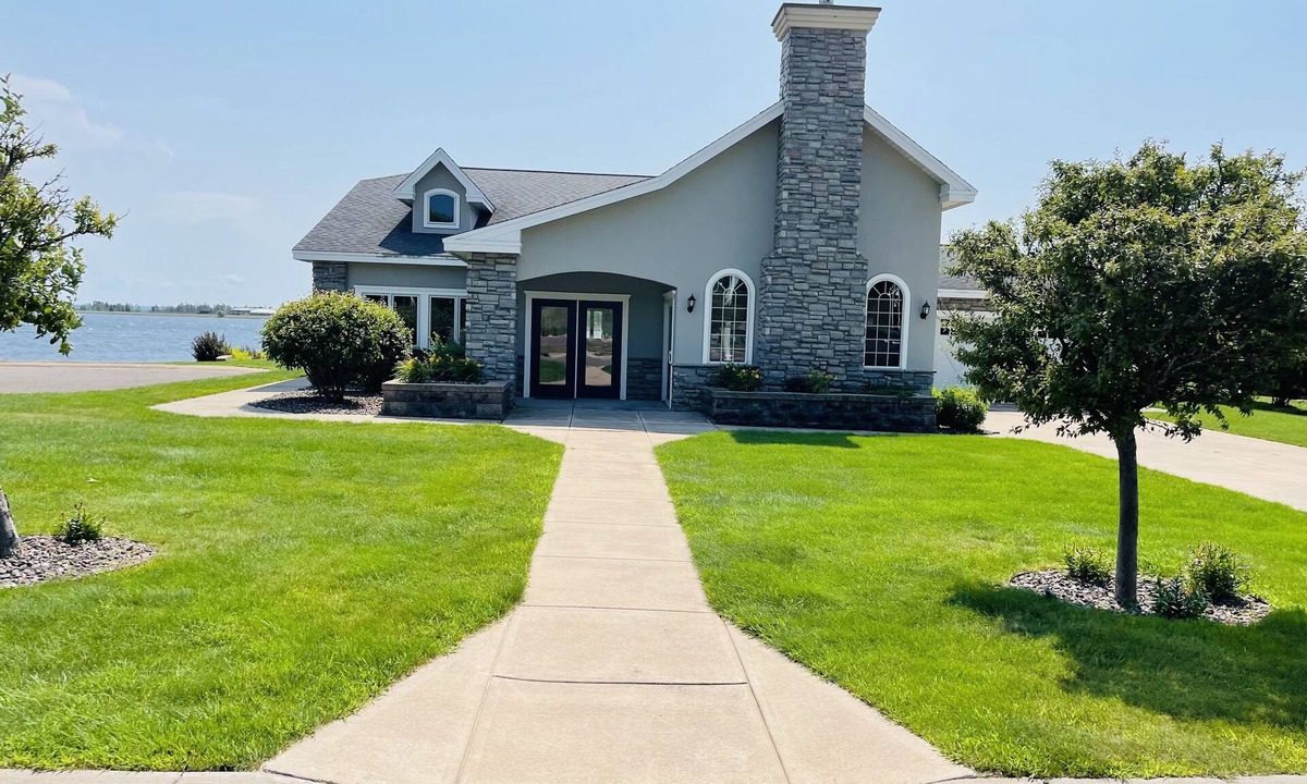 Dollar Bay House | Luxury Lakeside/Trailside Living