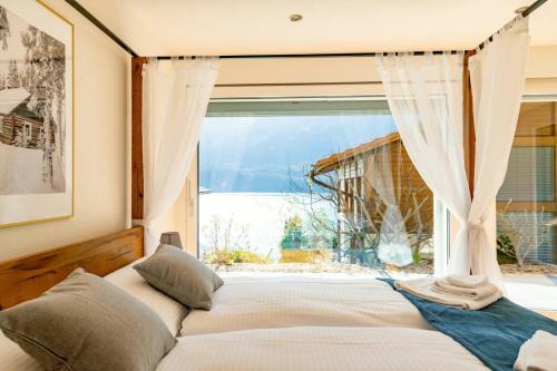 Niederried bei Interlaken Ski Chalet | Luxury Lakeview Chalet with AC & SPA near Interlaken
