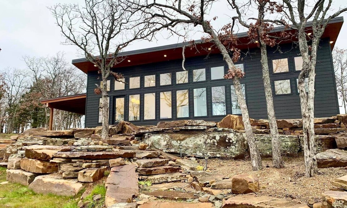 Crowder House | Luxury Lakeview Retreat with Hot Tub!