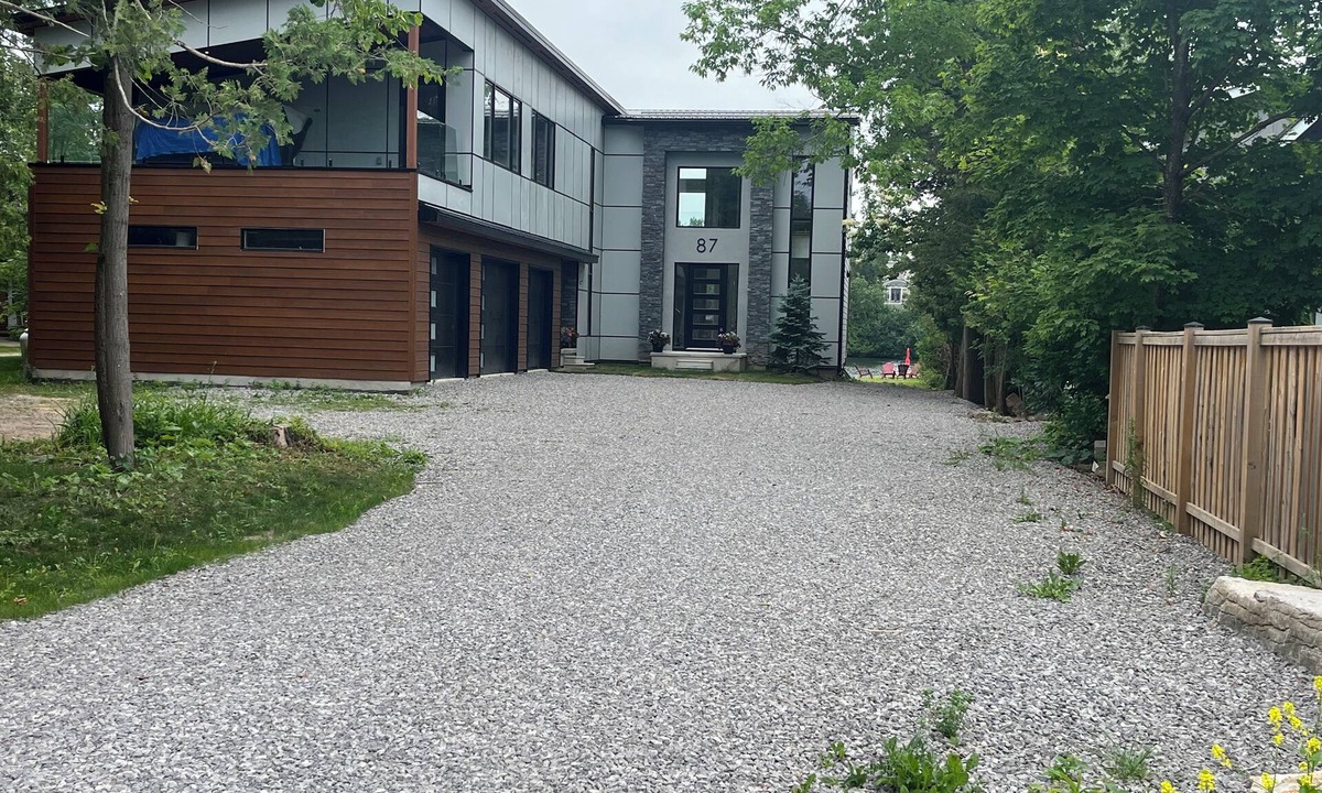 Bobcaygeon Cottage | Luxury Large Waterfront Cottage w/Games Room