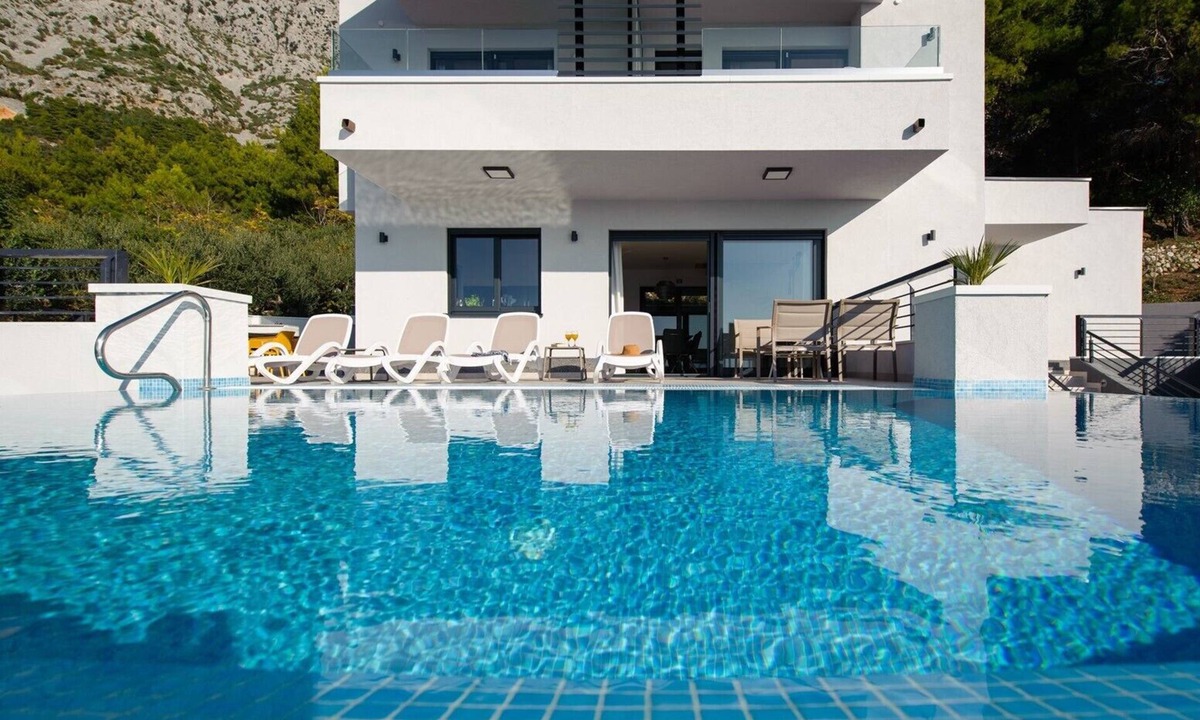 Zivogosce Villa | Luxury Leona villa near Makarska, heated pool