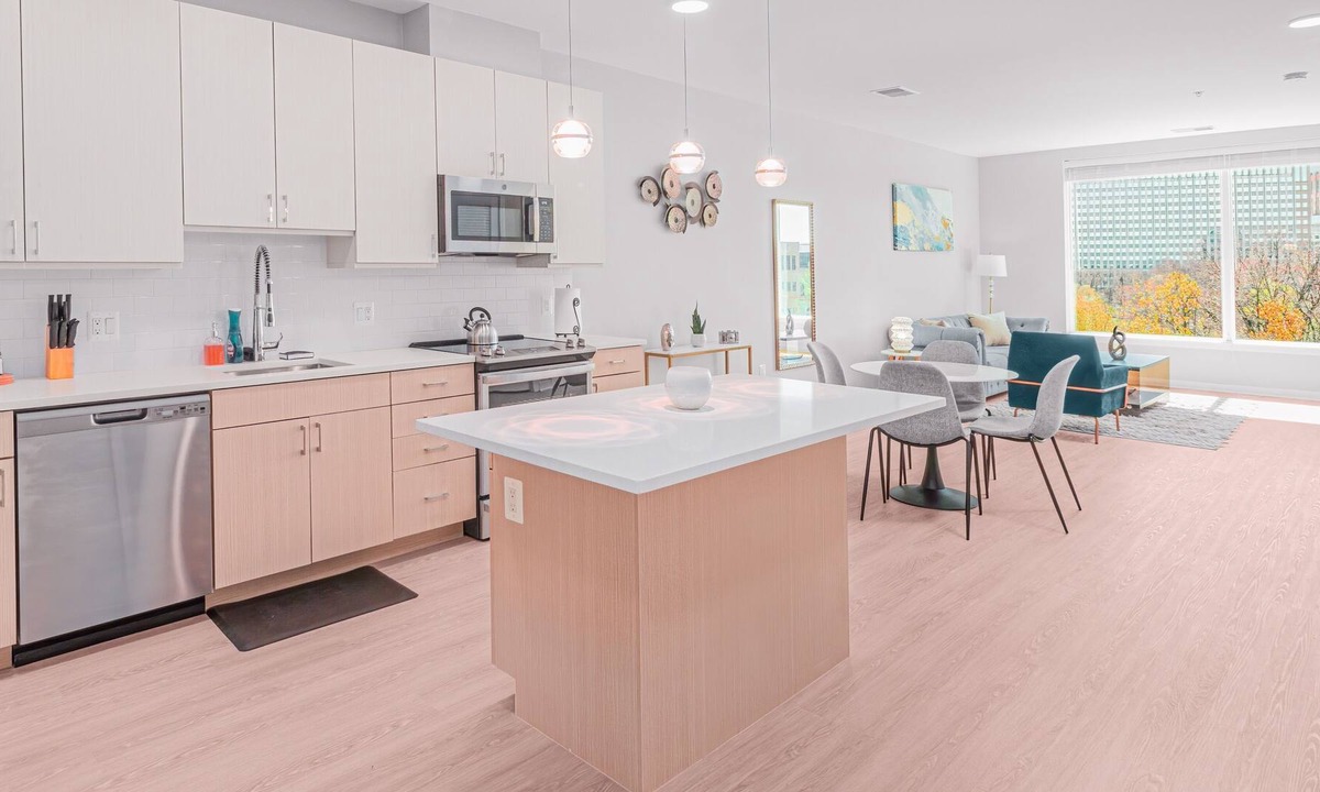 Alexandria West Apartment | Luxury Living | DC | Free-Parking