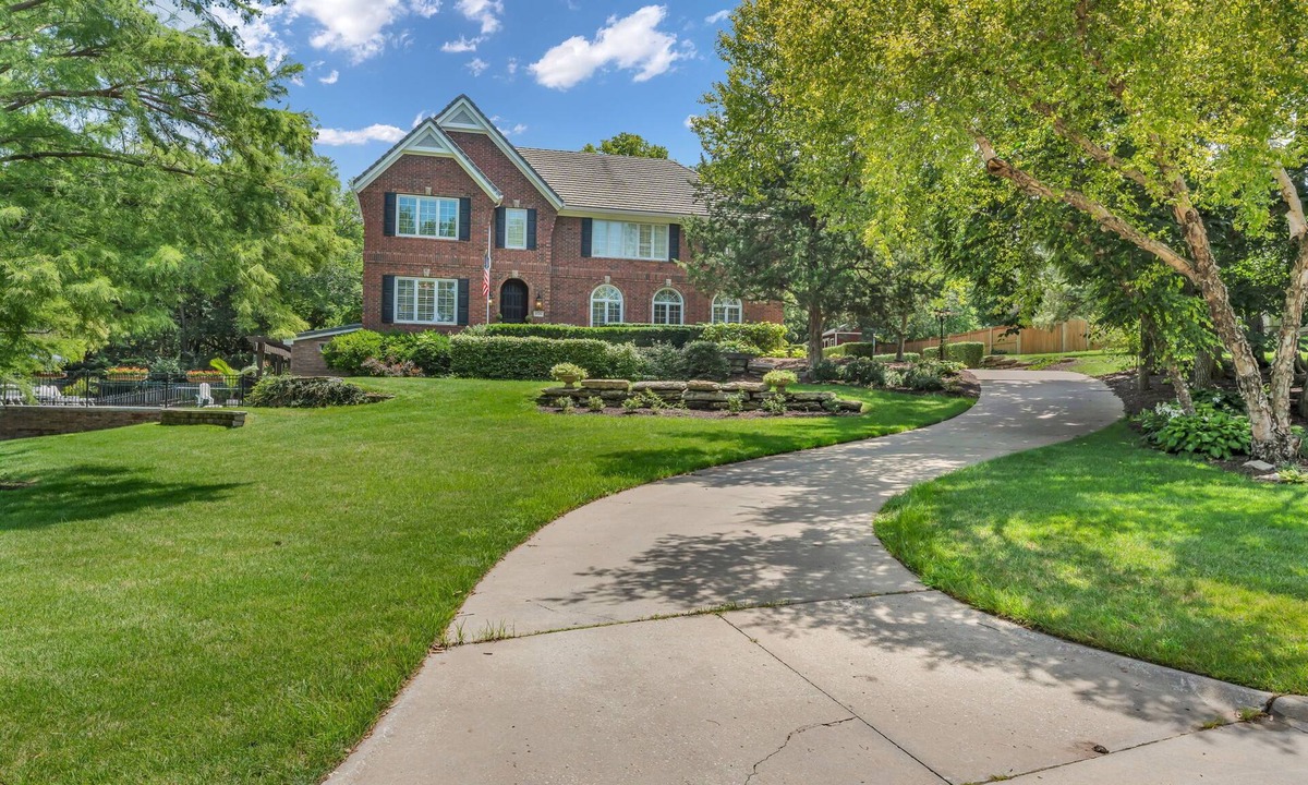 Lawrence House | Luxury living in a perfect Lawrence location!