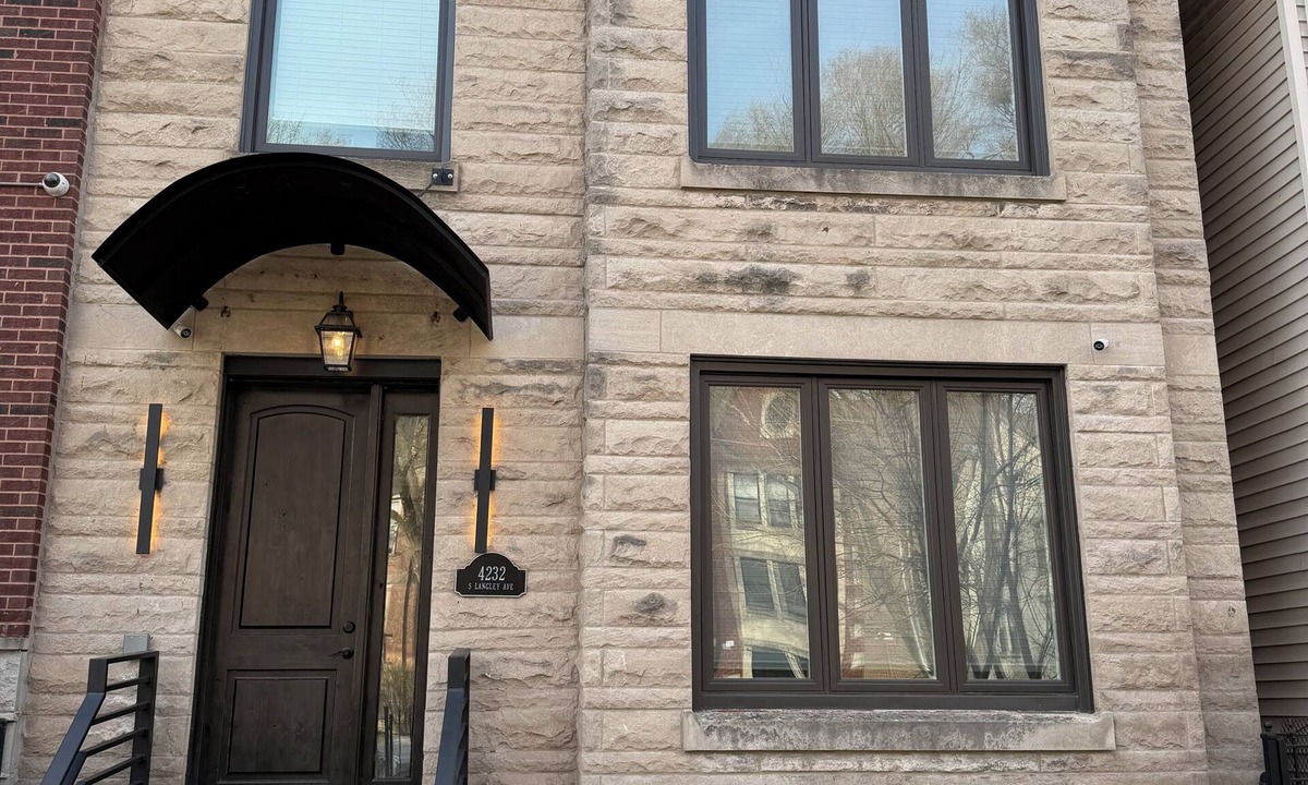 Grand Boulevard House | Luxury Living in Bronzeville with Oversized Rooftop