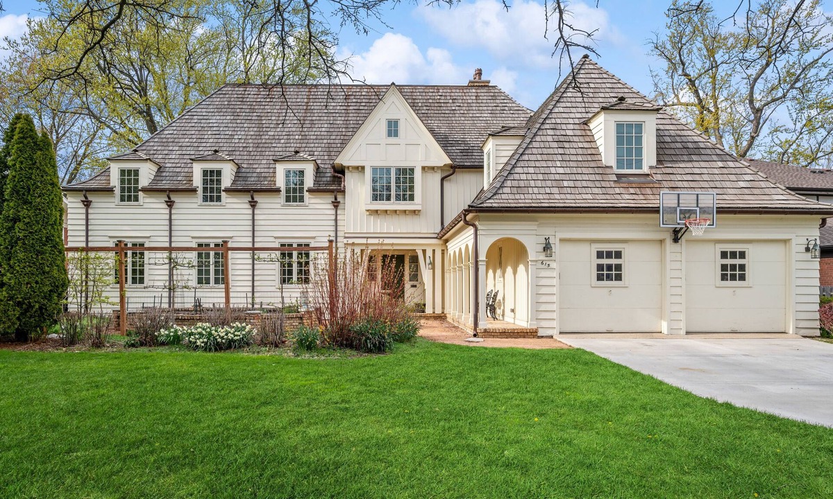 Evanston House | Luxury living in prime location