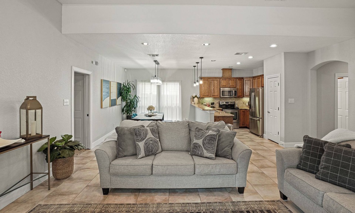 Wetmore House | Luxury Living, La Cantera, Six Flags, & Hiking!