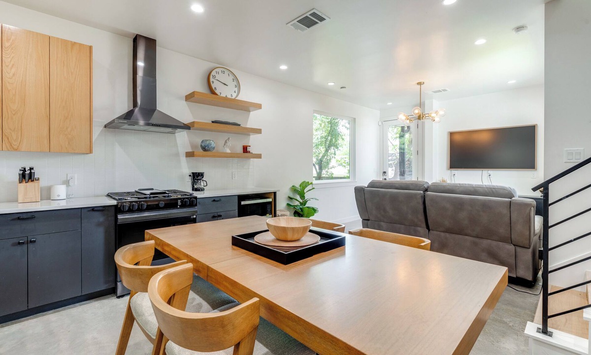 Rosewood House | Luxury Living Minutes From Downtown!