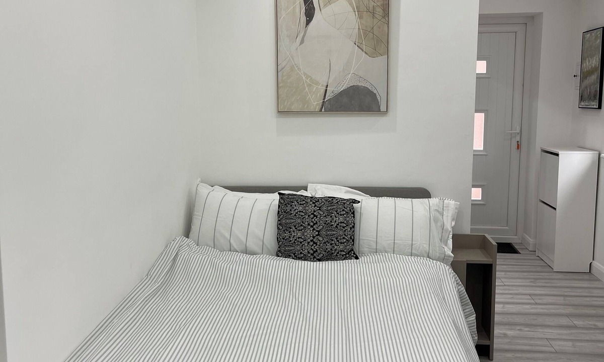 Trafford Cabin | Luxury Lodge With Free Parking