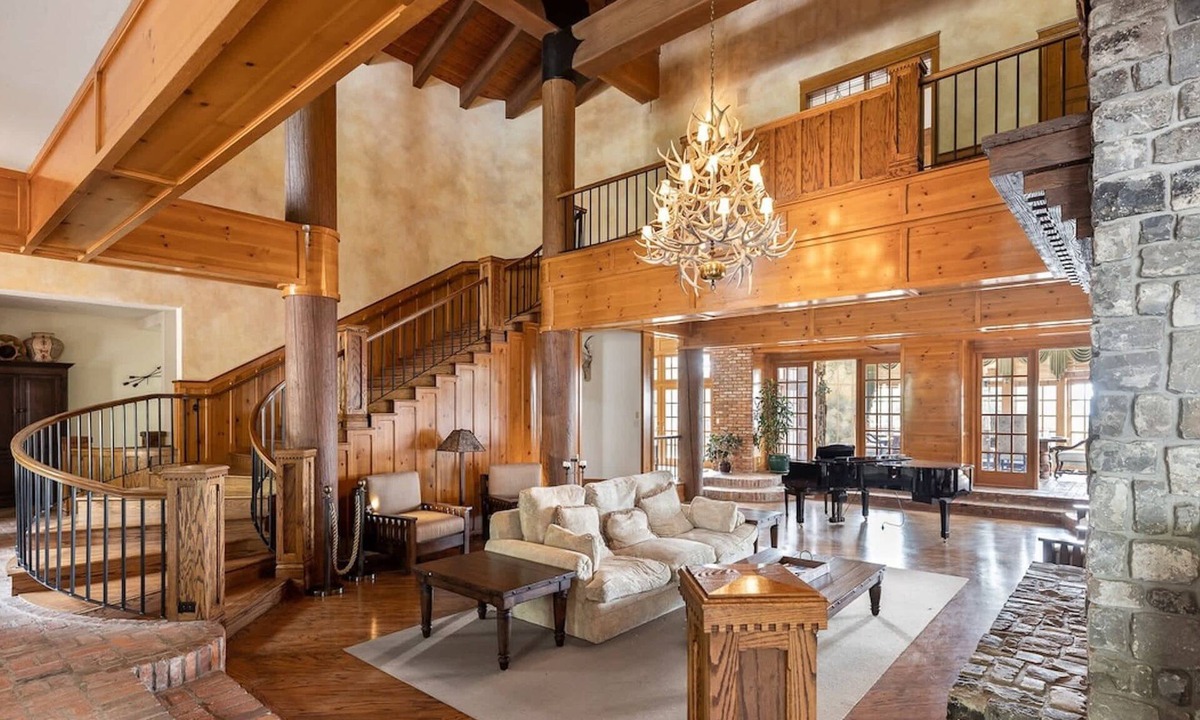 Anacortes House | Luxury Lodge with Indoor Pool