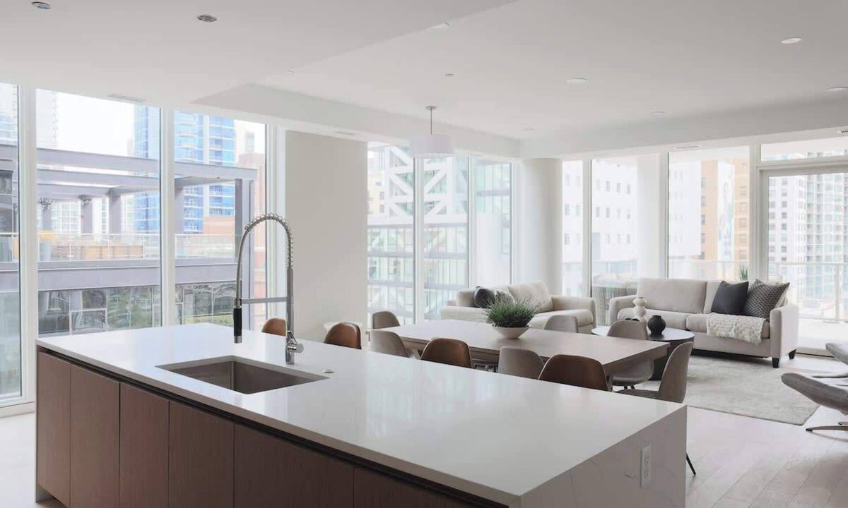 Near North Side Apartment | Luxury Loft Collection 703 - Terrace - River North