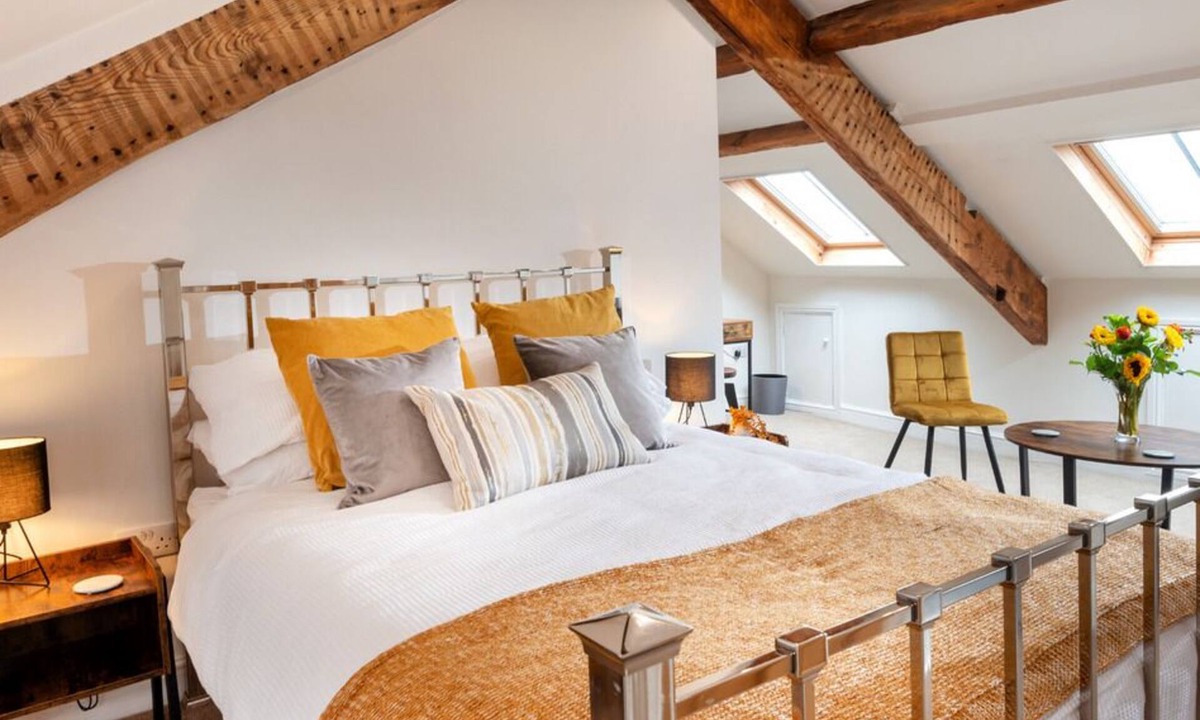 Whitehaven Apartment | Luxury Loft Studio Apartment - Town Centre