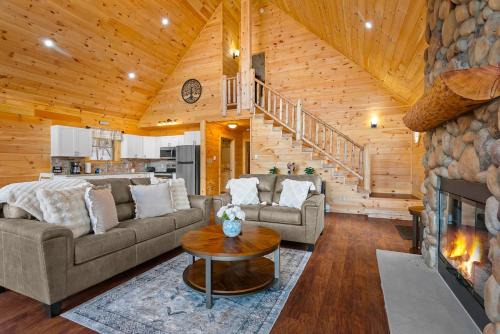 Schenevus Ski Chalet | Luxury Log Cabin Lakefront, Game room & Fire Pit,