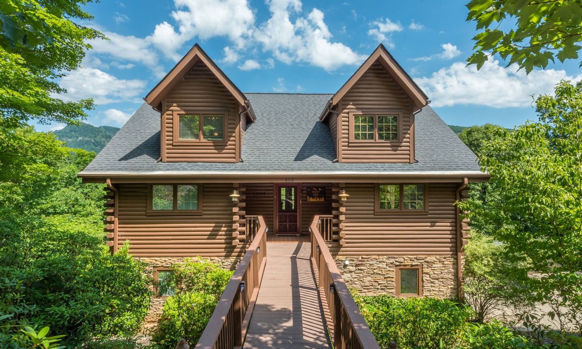 Lake Lure Cabin | Luxury Log Cabin with spectacular mountain views!