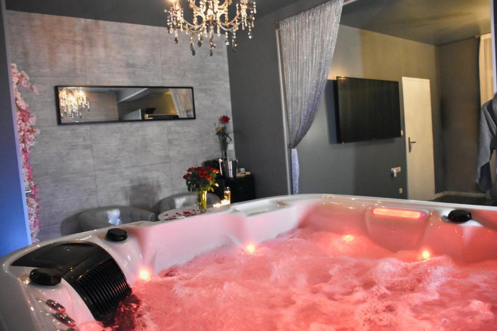 Chelles House | Luxury & Love - Professional Jaccuzzi and Spa