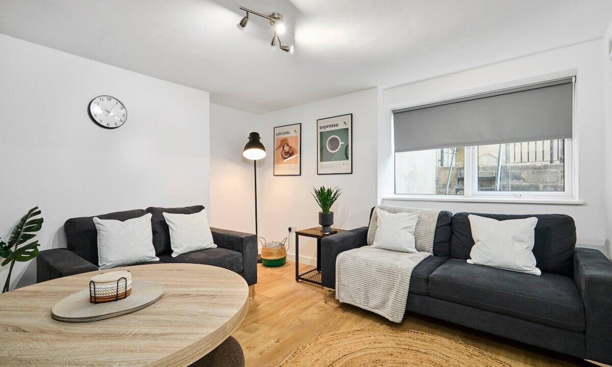Leeds Apartment | Luxury Lower-Level Two Bed Apt