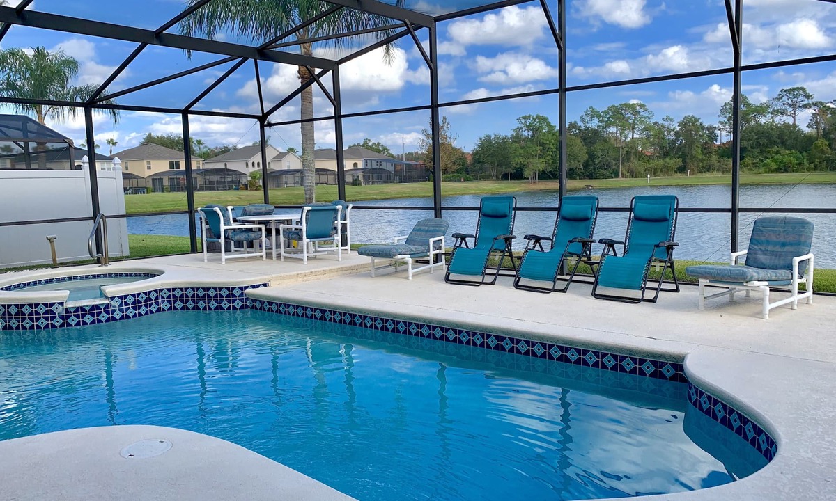 Lake Berkley Villa | Luxury magnificent Pool/Spa Lakefront View Free WiFi Game Room