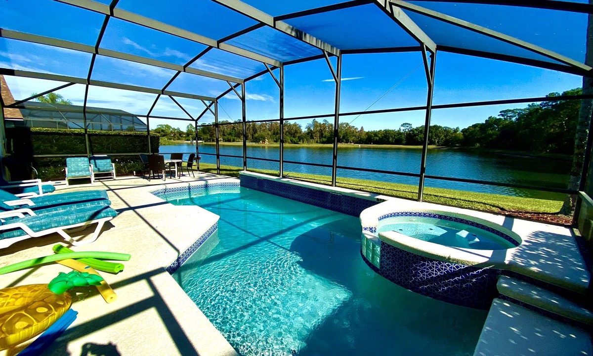 Lake Berkley Villa | Luxury/magnificent Pool/Spa Lakefront View Free WiFi Game Room