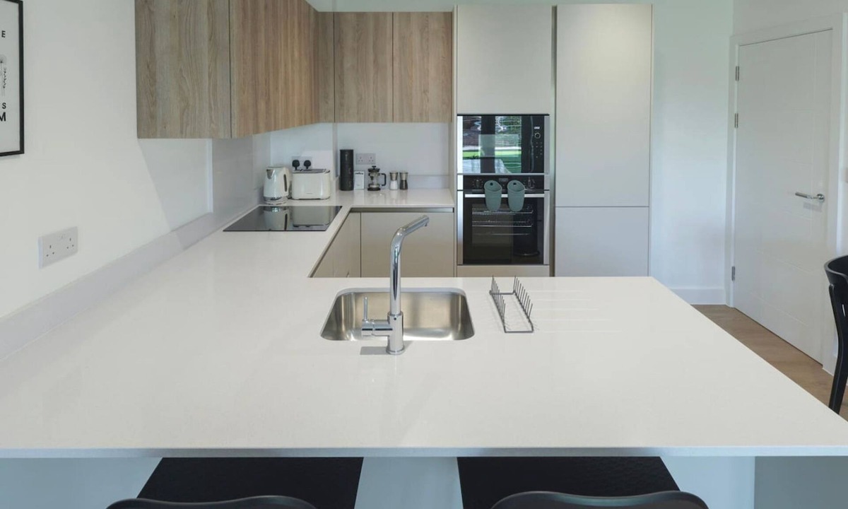 Cheadle Apartment | Luxury Manchester Apartment - Blue