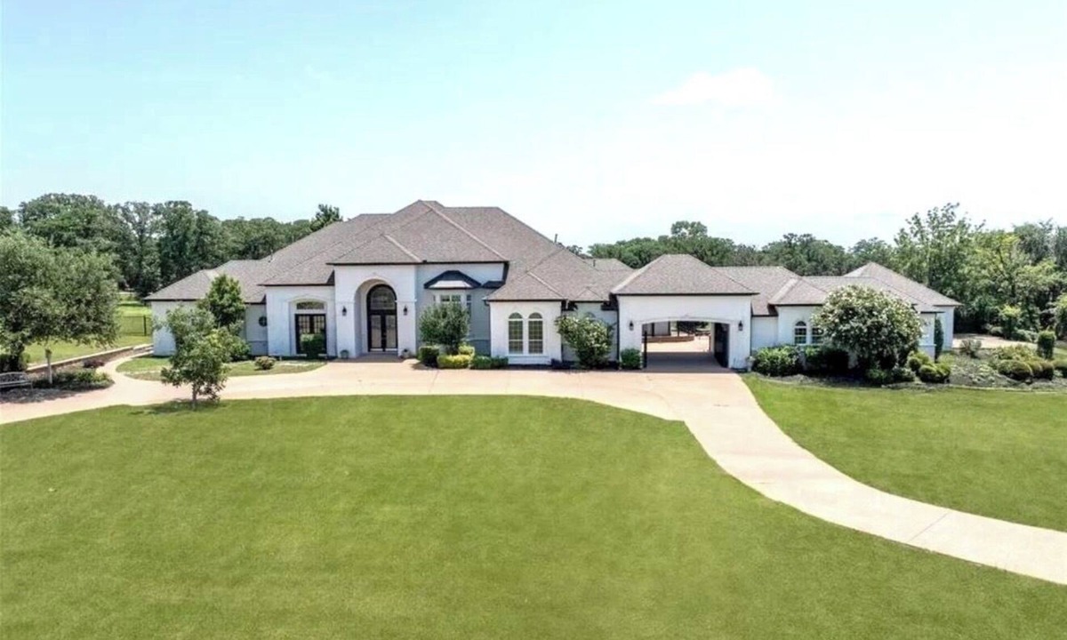 Argyle House | LUXURY MANSION heart Of Argyle Oversized one one story horses are welcome
