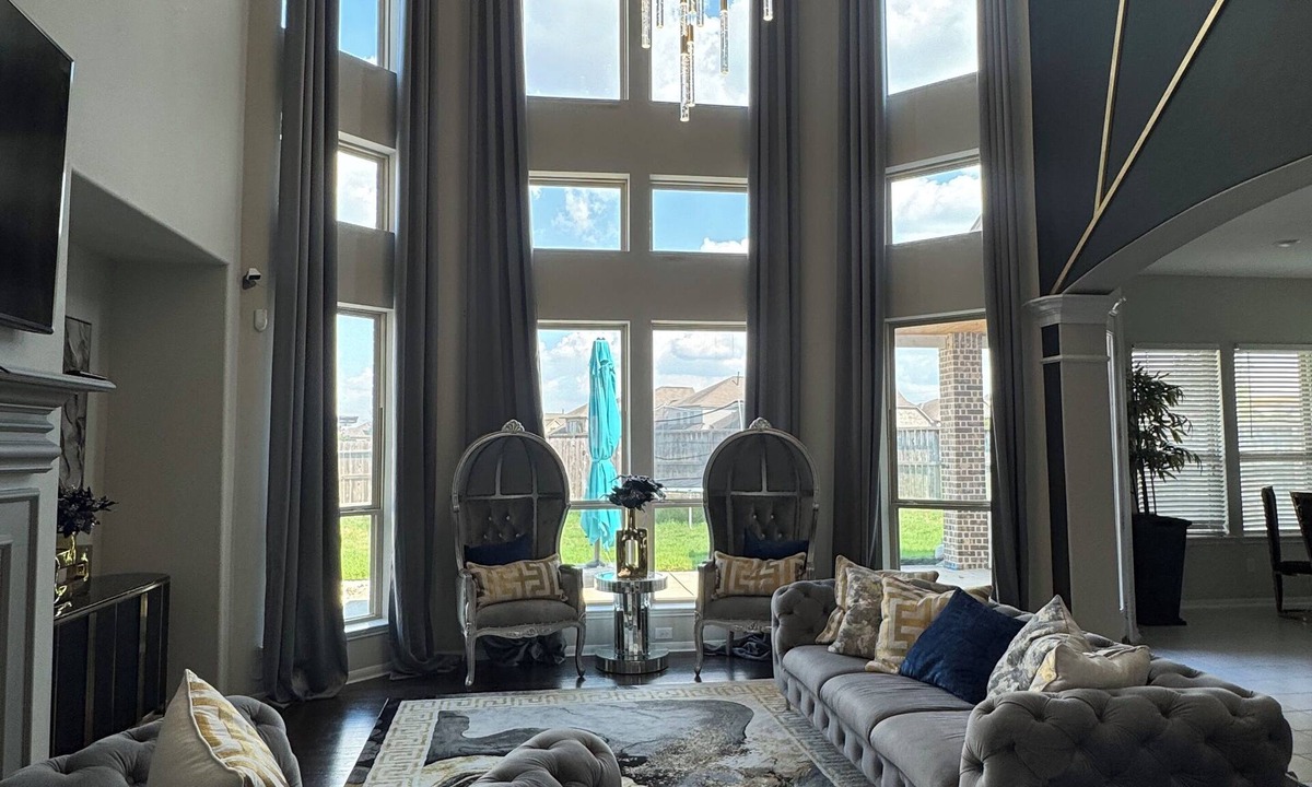 Katy House | Luxury Mansion/high ceiling 22ft/private gym/bbq grill/huge patio/