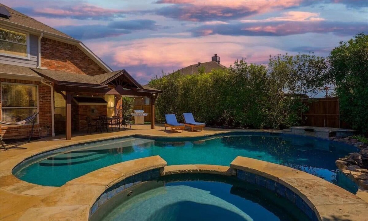 Rowlett House | Luxury Mansion Paradise - Cinema Room & Pool