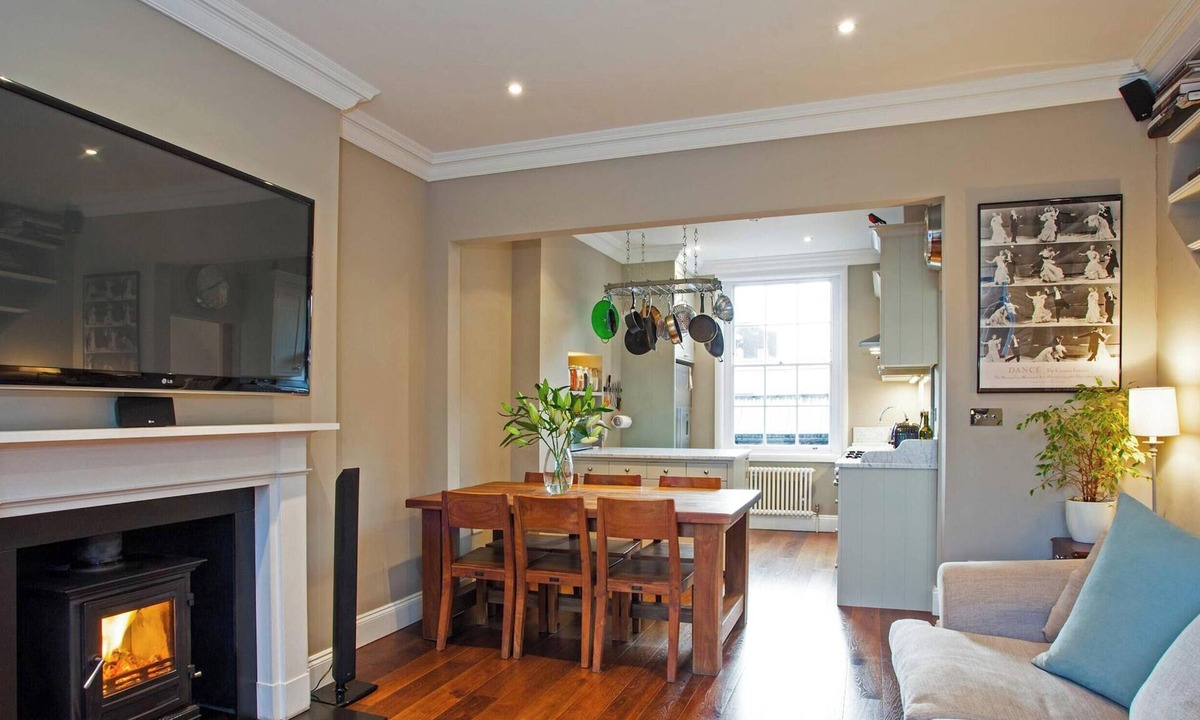 St. Johns Wood Apartment | Luxury Marylebone 2-Bed Duplex with Terrace