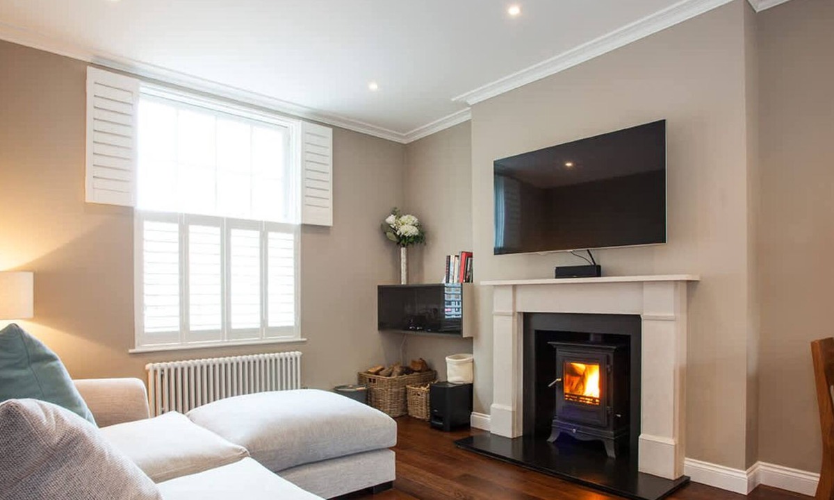 St. Johns Wood Apartment | Luxury Marylebone Flat with Private Garden!