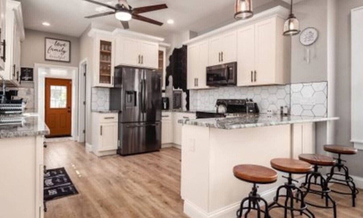 Near East Columbus House | Luxury Meets Comfort