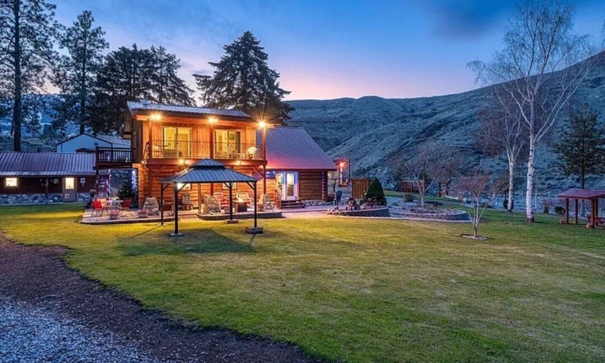 Pateros House | Luxury Methow River Retreat