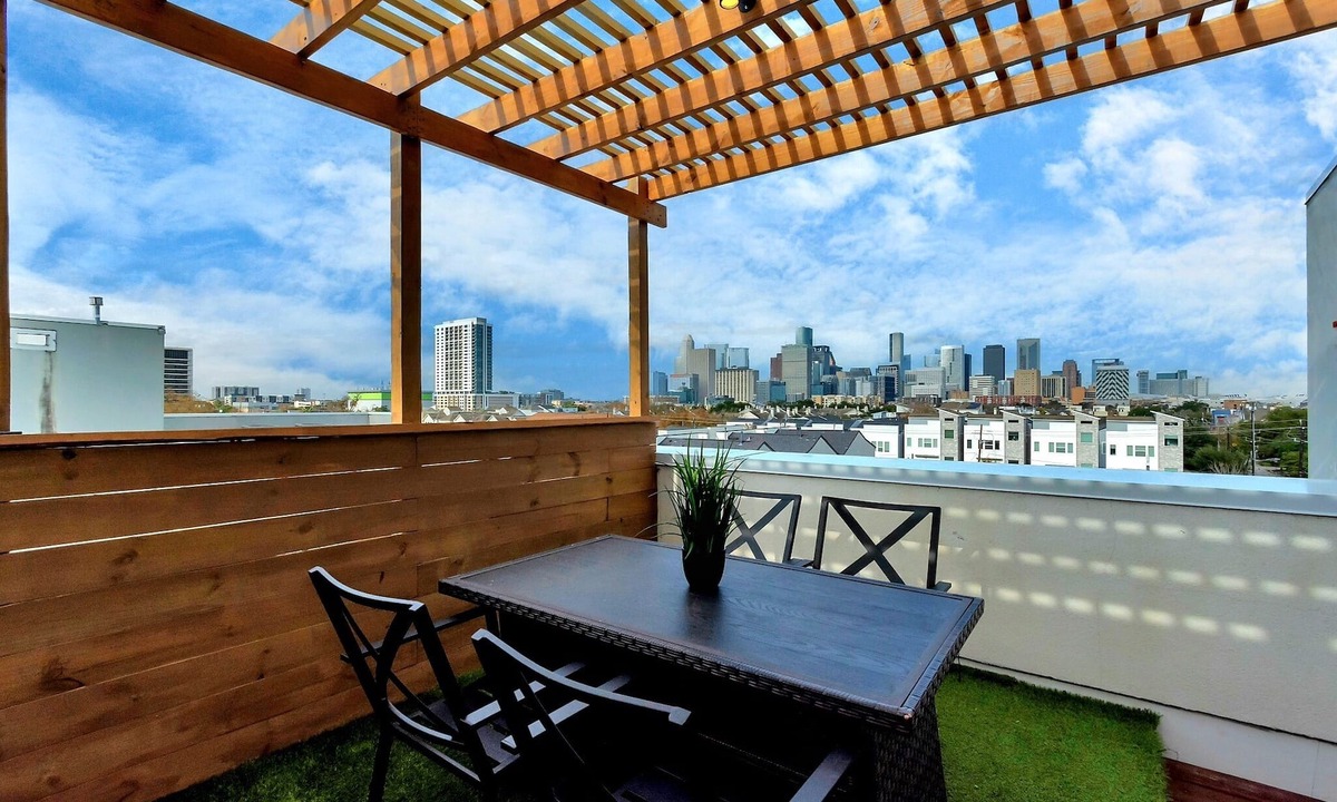 Midtown House | Luxury Midtown Houston Home w/Rooftop Skyline Views